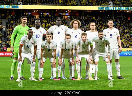 Stockholm, Schweden. 24. März 2023. Belgisches Team: Erste Reihe: Thibaut Courtois (MV), Romelu Lukaku, Amadou Onana, Wout Faes, Arthur Theate och Jan Vertonghen. Untere Reihe: Dodi Lukebakio, Leandro Trossard, Timothy Castagne, Kevin de Bruyne (K) och Yannick CarrascoRomelu Lukaku beobachtet den Ball, der beim UEFA Euro 2024-Qualifikationsspiel der Gruppe F zwischen Schweden und Belgien am 24. März 2024 in der Friends Arena, Stockholm, Schweden, das Tor verfehlt. Foto: Anders Wiklund/TT/kod 10040 Kredit: TT News Agency/Alamy Live News Stockfoto