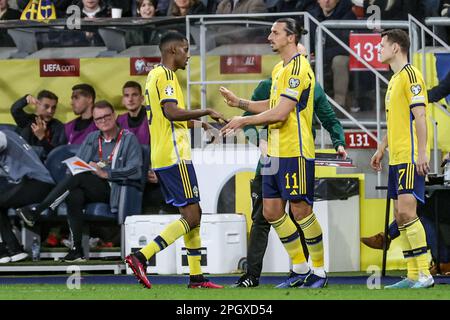 Solna, Schweden. 24. März 2023. Der schwedische Zlatan Ibrahimovic (C) wurde während eines Fußballspiels zwischen der schwedischen Nationalmannschaft und den belgischen Red Devils in der Friends Arena in Solna, Schweden, am Freitag, den 24. März 2023, dem ersten (von 8) Qualifikationsspiel zur Euro 2024, gezeigt. BELGA PHOTO VIRGINIE LEFOUR Kredit: Belga News Agency/Alamy Live News Stockfoto