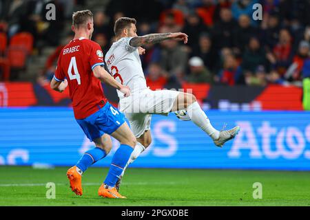 Prag, Tschechische Republik. 24. März 2023. Karol Linetty beim UEFA Euro 2024 Qualifying Match zwischen der Tschechischen Republik und Polen am 24. März 2023 in Prag, Tschechische Republik. (Foto: Pawel Andrachiewicz/PressFocus/Sipa USA) Guthaben: SIPA USA/Alamy Live News Stockfoto