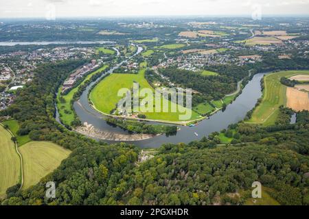 Blick aus der Vogelperspektive, Ruhrstrecke mit Renovierung der Burgruine Hardenstein und Schloss-Keeper-Haus im Vormholz-Viertel in Witten, Ruhrgebiet, Nordrhein-Westfalen Stockfoto