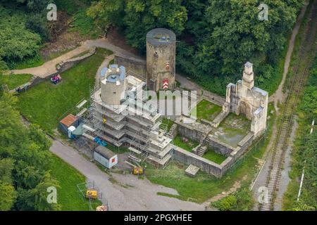 Blick aus der Vogelperspektive, Burgruine Hardenstein Renovierung im Vormholz Bezirk in Witten, Ruhrgebiet, Nordrhein-Westfalen, Deutschland, Deutschland, Europa, Luftaufnahme Stockfoto