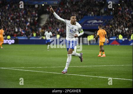 Julien Mattia / Le Pictorium - Qualifikation für den Euro: Frankreich-Niederlande - 24/3/2023 - Frankreich / Ile-de-France (Region) / Saint Denis - Kylian Mbappe feiert sein Tor während des Qualifikationsspiels der Euro 2024 zwischen Frankreich und den Niederlanden im Stade de France Stockfoto