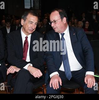 Mailand, Italien, zerlegte Staffel 2023 der Präsentation des neuen Programms der Giangiacomo Feltrinelli Stiftung mit Beteiligung und Bericht von Francois Hollande, dem ehemaligen Präsidenten der Französischen Republik, Carlo Feltrinelli, Präsident der Feltrinelli Stiftung, Giuseppe Sala Bürgermeister von Mailand, Marco Alparone Vizepräsident und Budget- und Finanzrat der Region Lombardei, Massimiliano Tarantino Direktor der G. Feltrinelli Stiftung im Bild: Francois Hollande ehemaliger Präsident der Französischen Republik, Giuseppe Sala Bürgermeister von Mailand Stockfoto