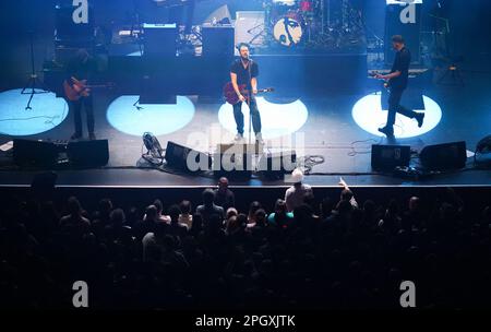 Die Courteeners auf der Bühne während der Teenage Cancer Trust Show in der Royal Albert Hall, London. Foto: Freitag, 24. März 2023. Stockfoto