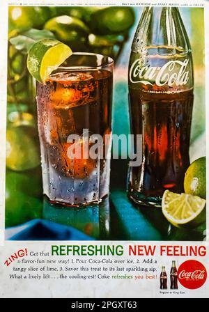 Coca-Cola mit Eiswerbung in einer Zeitschrift NatGeo, Oktober 1962 Stockfoto