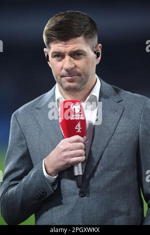 Neapel, Italien. 23. März 2023. Die englischen ehemaligen Spieler Steven Gerrard schauen beim UEFA Euro 2024 Qualifikationsspiel zwischen Italien und England am 23. März 2023 im Stadio Diego Armando Maradona in Neapel, Italien, nach. Kredit: Franco Romano/Alamy Live News Stockfoto