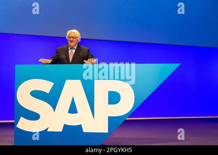 Hasso Plattner, Portrait des Vorsitzenden des Aufsichtsrats von SAP SE, Logo, Jahreshauptversammlung, Waldorf, Mannheim, Baden-Württemberg Stockfoto