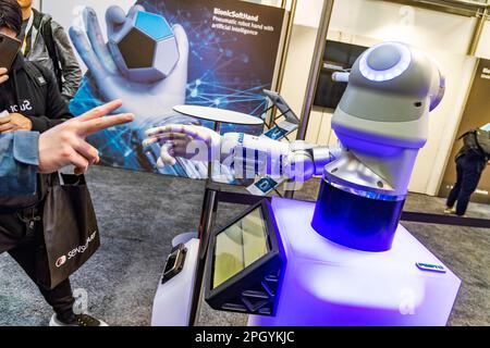 Knstliche Intelligenz bei Festo, Bionik Softhand, Vernetzung von Mensch  und Maschine, Hannover Messe, Niedersachsen, Deutschland Stockfotografie -  Alamy