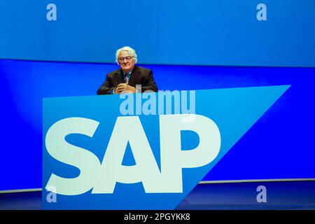 Hasso Plattner, Portrait des Vorsitzenden des Aufsichtsrats von SAP SE, Logo, Jahreshauptversammlung, Waldorf, Mannheim, Baden-Württemberg Stockfoto