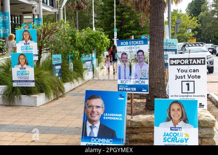 Samstag, 25. März 2023, Wahltag in New South Wales und Wähler gehen zu den Wahlen im ganzen Staat, stellen sich Wähler auf dem Sitz von Pittwater Head t vor Stockfoto