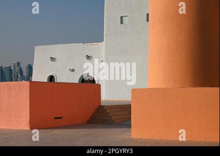 Farbenfrohe Häuser im Mina District, Mia Park, Old Port Doha, Katar Stockfoto