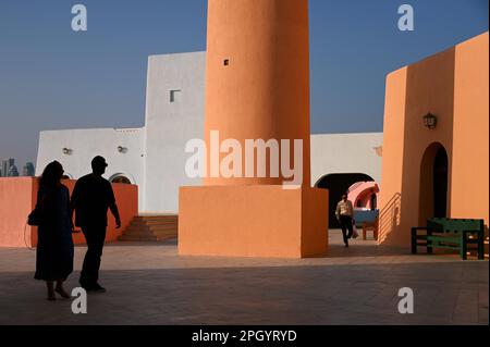 Farbenfrohe Häuser im Mina District, Mia Park, Old Port Doha, Katar Stockfoto