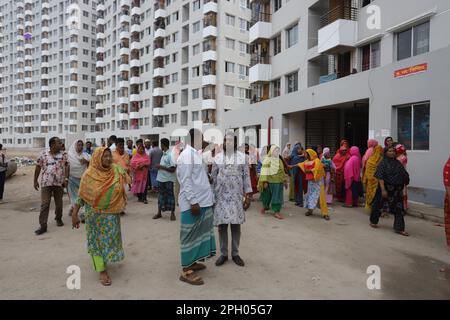 Die nationale Wohnungsbehörde nimmt das von der nationalen Wohnungspolitik-2016 in Auftrag gegebene Projekt zur Lösung der Wohnungskrise für Slumbewohner in t Stockfoto