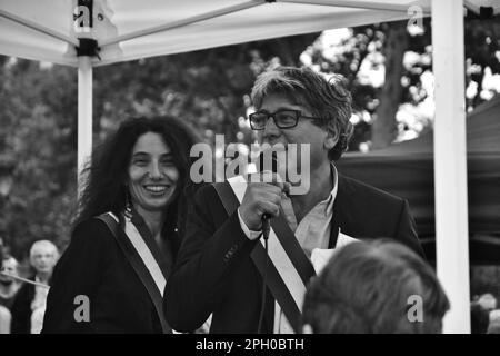 Paris, Frankreich - Juli 11. 2017 : Schwerpunkt auf den französischen Abgeordneten Eric Coquerel und Benedicte Taurine. Stockfoto