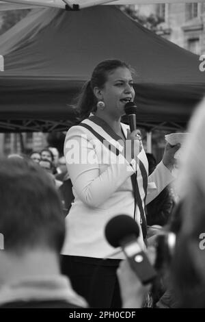 Paris, Frankreich - Juli 11. 2017 : Porträt von Mathilde Panot. Sie ist jetzt Leiterin der LFI-Gruppe in der Nationalversammlung. Stockfoto