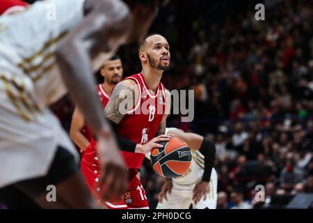 Mailand, Italien. 24. März 2023. Shabazz Napier #13 von EA7 Emporio Armani Milan in Aktion während des regulären Saison EuroLeague Runde 30 Spiels der Turkish Airlines zwischen EA7 Emporio Armani Milan und dem FC Bayern München im Mediolanum Forum. Endstand: Mailand 99:74 Bayern München. Kredit: SOPA Images Limited/Alamy Live News Stockfoto