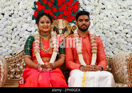 Braut und Bräutigam bei ihrer Verlobungszeremonie in Trichy, Tamil Nadu, Indien Stockfoto