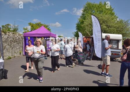 Besucher des Shaftesbury Food and Drink Festival am 8. Mai 2022. Stockfoto