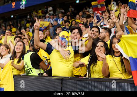 Ecuador-Fans feiern am 24. März 2023 im CommBank Stadium in Sydney, Australien, das Spiel zwischen Australian Socceroos und Ecuador Stockfoto