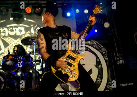 Gifom Inc. Mit Jeff Mantas Dunn (Guitar), Tony Dolan (Vocals & Bass) und Anthony „Abaddon“ Bray (Drums) beim Mammoth Fest 2016 Brighton, Concord 2, Madeira Drive, Brighton, East Sussex, UK. 1. Oktober 2016 Stockfoto