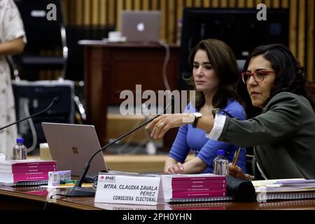 Nicht exklusiv: 24. März 2023, Mexiko-Stadt, Mexiko: Wahlberater Claudia Zavala und Dania Ravel auf der Sitzung des National Electoral Institu Stockfoto