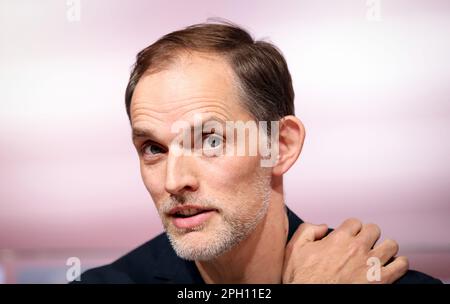 München, Deutschland. 25. März 2023. MÜNCHEN - MÄRZ 25: Vorstellung des neuen Cheftrainers Thomas Tuchel vom FC Bayern Munechen in der Allianz Arena am 25. März 2023 in München. Präsentation von Trainer Coach Thomas Tuchel von Bayern München in der Münchner Allianz Arena Fussball 1. Bundesliga Saison 2022 / 2023 © diebilderwelt / Alamy Live News Stockfoto
