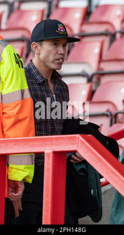 Wrexham, Wrexham County Borough, Wales. 25. März 2023 Rob McElhenney, Eigentümer der Wrexham Co, kommt vor dem Spiel von Wrexham, während der Wrexham Association Football Club V York City Football Club auf dem Rennplatz in der Vanarama National League. (Bild: ©Cody Froggatt/Alamy Live News) Stockfoto