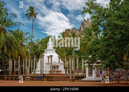 09 10 207 Ambasthala Dagaba in der Nähe des Berggipfels von Mihintale in der Nähe von Anuradhapura Sri Lanka Asien. Stockfoto