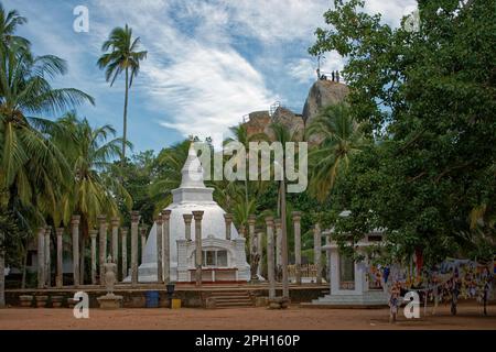 09 10 207 Ambasthala Dagaba in der Nähe des Berggipfels von Mihintale in der Nähe von Anuradhapura Sri Lanka Asien. Stockfoto