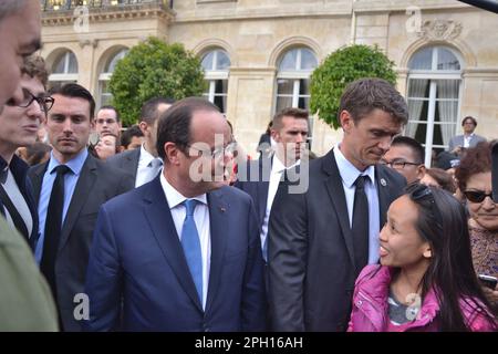 Paris, Frankreich - Mai 31. 2014 : während des Wochenendes mit Pflanzen war das Elysée Garden außergewöhnlich geöffnet. Der französische Präsident Francois Hollande kommt raus Stockfoto