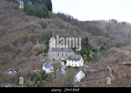 Schloss Isenburg und Kirche Stockfoto