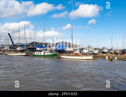 Boote auf dem Fluss Blyth in Walberswock an der Suffolk Coast Stockfoto