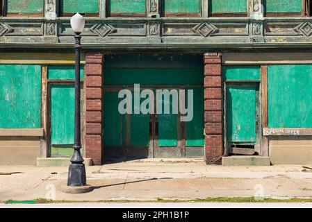 Verlassenes Gebäude in der Innenstadt von Kairo, Illinois, USA. Stockfoto