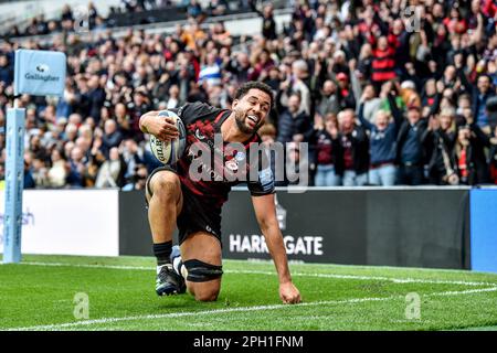 London, Großbritannien. 25. März 2023. Andy Christie aus Saracens feiert den dritten Versuch der Saracens beim Gallagher Premiership Rugby-Spiel zwischen Saracens und Harlequins am 25. März 2023 im Tottenham Hotspur Stadium in London, England. Foto von Phil Hutchinson. Nur redaktionelle Verwendung, Lizenz für kommerzielle Verwendung erforderlich. Keine Verwendung bei Wetten, Spielen oder Veröffentlichungen von Clubs/Ligen/Spielern. Kredit: UK Sports Pics Ltd/Alamy Live News Stockfoto