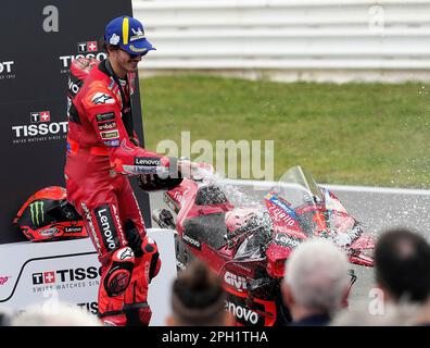 Portimao, Portugal. 25. März 2023. 25. März 2023, Autodromo International do Algarve, Portimao, MOTO GP GRANDE PREMIO DE PORTUGAL 2023, im Bild Gewinner Francesco Bagnaia aus Italien, Ducati Lenovo Team Credit: dpa/Alamy Live News Stockfoto