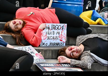 London, Großbritannien. Zwei Organisationen, Stage of Freedom und Women Fight 4UA, trafen sich bei einer Kundgebung im Piccadilly Circus und forderten Freiheit für den Iran und ein Ende der russischen Invasion in der Ukraine. Kredit: michael melia/Alamy Live News Stockfoto