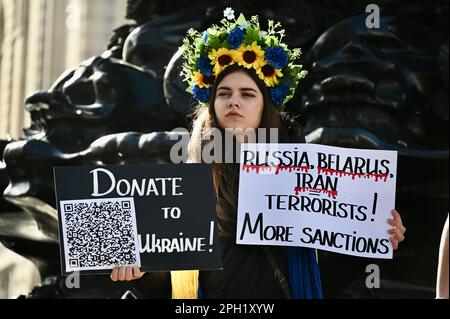 London, Großbritannien. Zwei Organisationen, Stage of Freedom und Women Fight 4UA, trafen sich bei einer Kundgebung im Piccadilly Circus und forderten Freiheit für den Iran und ein Ende der russischen Invasion in der Ukraine. Kredit: michael melia/Alamy Live News Stockfoto