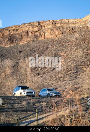 Fort Collins, CO, USA - 16. März 2023: Parkmöglichkeiten in der Watson Lake State Wilderness Area, einem beliebten Wander- und Angelplatz in der Nähe von Fort Collins, Color Stockfoto