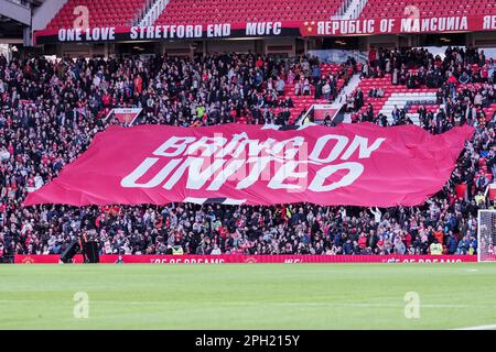 Manchester, Großbritannien. 25. März 2023. Manchester, England, März 25. 2023: Blick in das Stadion während des Spiels der Barclays FA Womens Super League zwischen Manchester United und West Ham im Old Trafford in Manchester, England (Natalie Mincher/SPP) Guthaben: SPP Sport Press Photo. Alamy Live News Stockfoto