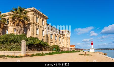 Quai de la Daurade mit Blick auf das Viertel Pointe Courte, in Sète, in Hérault, in Okzitanien, Frankreich Stockfoto