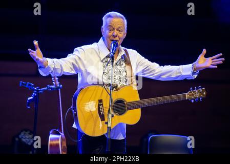 19. März 2023: Tommy Emmanuel tritt im Teatro Dal Verme in Mailand auf Stockfoto