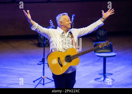 19. März 2023: Tommy Emmanuel tritt im Teatro Dal Verme in Mailand auf Stockfoto