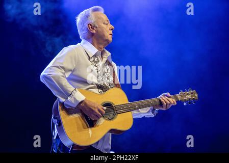 19. März 2023: Tommy Emmanuel tritt im Teatro Dal Verme in Mailand auf Stockfoto