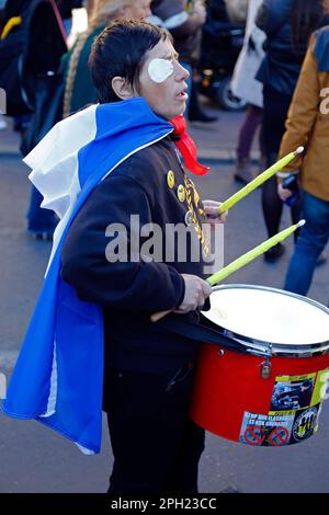 Vierter März der Verstümmelten, zum Beispiel. Gegen die Verwendung von LBD 40 und Granaten. Montpellier, Occitanie, Frankreich Stockfoto