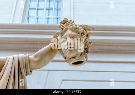 NEW YORK CITY - CIRCA MAI 2013: Head of Medusa im Metropolitan Museum of Art, alias The MET, New York, USA, circa Mai 2013. Mit über 2 Millionen Einspruch Stockfoto