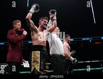 Rhys Edwards feiert den Sieg im Superfederspiel in der AO Arena, Manchester. Foto: Samstag, 25. März 2023. Stockfoto