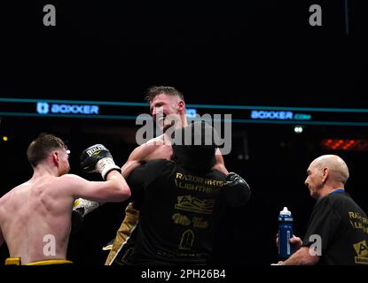 Rhys Edwards feiert den Sieg im Superfederspiel in der AO Arena, Manchester. Foto: Samstag, 25. März 2023. Stockfoto