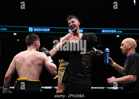 Rhys Edwards feiert den Sieg im Superfederspiel in der AO Arena, Manchester. Foto: Samstag, 25. März 2023. Stockfoto