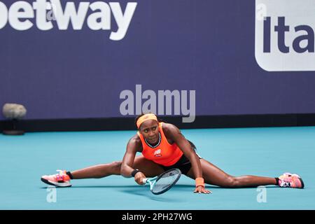 Miami Gardens, Florida, USA. 25. März 2023 [WTA] [27] A. Potapova gegen [6] C. Gauff (USA) während des weltweiten Tennisturniers bei den Miami Open 2023 powered by Itau. Kredit: Yaroslav Sabitov/YES Market Media/Alamy Live News. Stockfoto