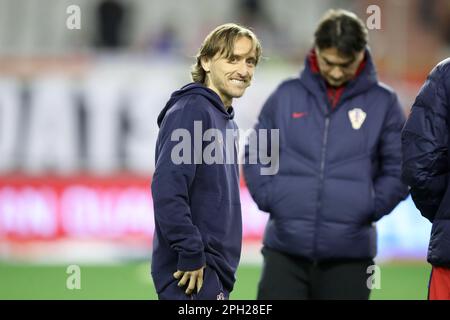 Zagreb, Kroatien. 25. März 2023. SPLIT, KROATIEN - MÄRZ 25: Kroatischer Cheftrainer Zlatko Dalic und Luka Modric von Kroatien vor Beginn des qualifizierenden UEFA EURO 2024-Spiels der Gruppe D zwischen Kroatien und Wales im Stadion Poljud am 25. März 2023 in Split, Kroatien. Foto: Matija Habljak/PIXSELL Credit: Pixsell/Alamy Live News Stockfoto